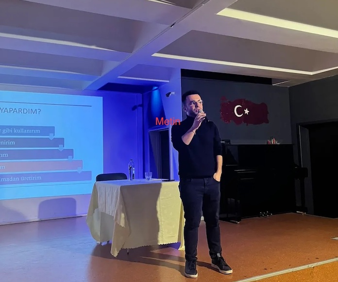 İstanbul Ümraniye Erkut Soyak Anadolu Lisesi’nde öğrencilerle bir araya gelerek yapay zeka, teknoloji, robotik kodlama ve Teknofest başlıklarında seminer düzenlendi